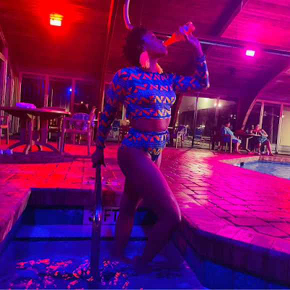 Meet your Posher, Tayona - Picture 1 of 1